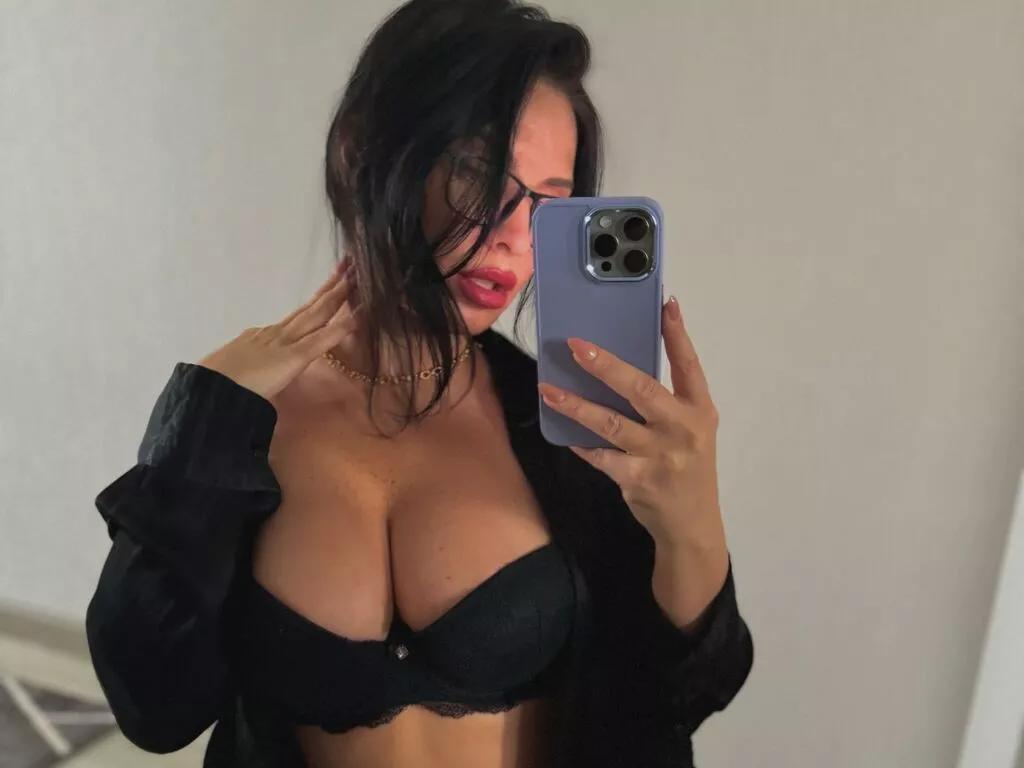 YanaDim from LiveJasmin