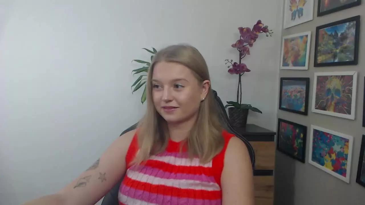 LittleERICA webcams show profile image 