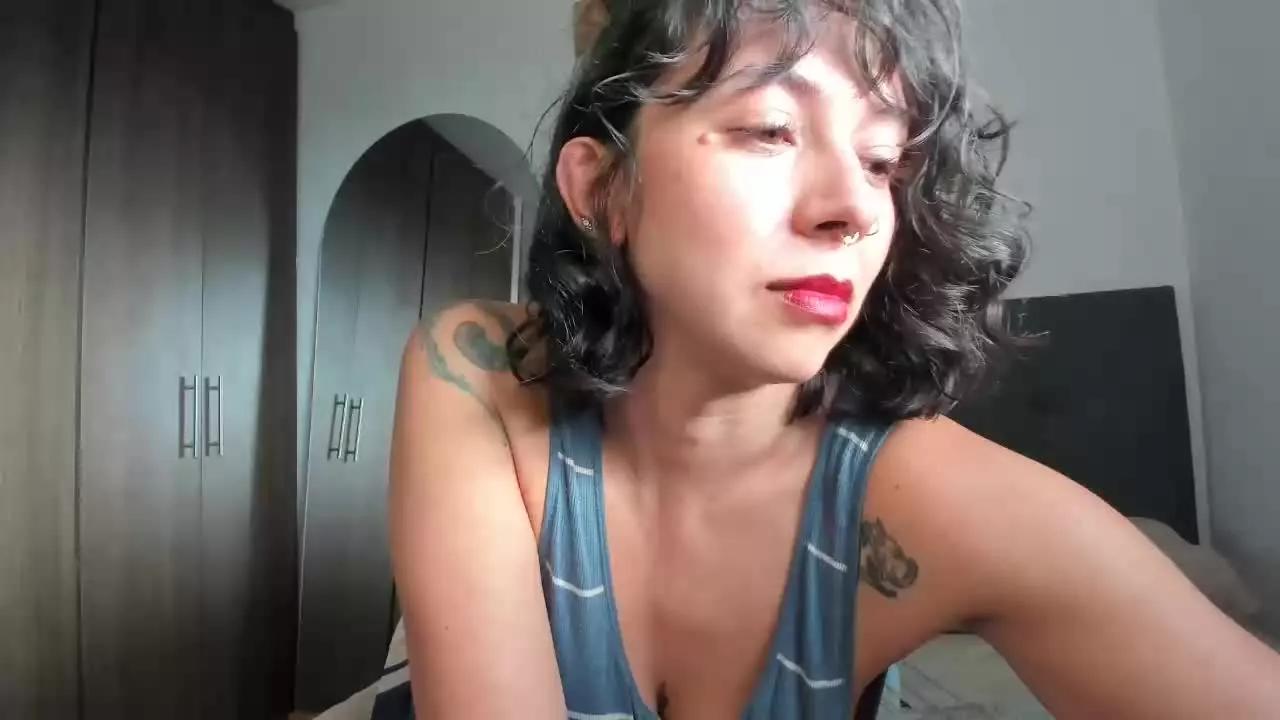 LolaBrown from Streamray