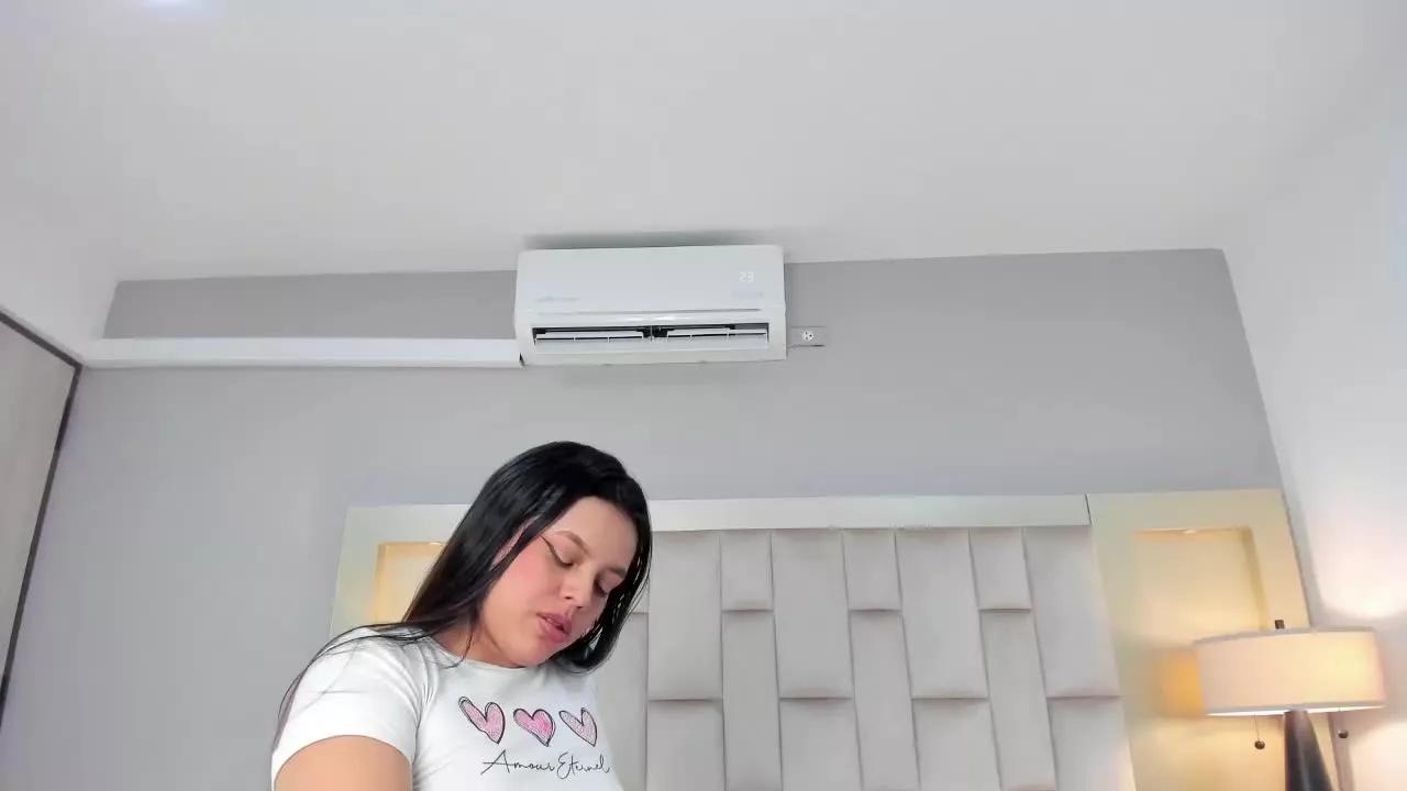 LucianaCollins webcams show profile image 