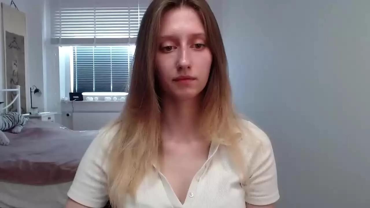 LunaCharm webcams show profile image 