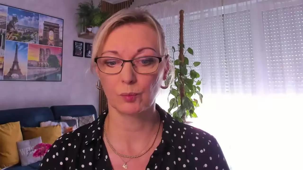 LUXvanessa webcams show profile image 