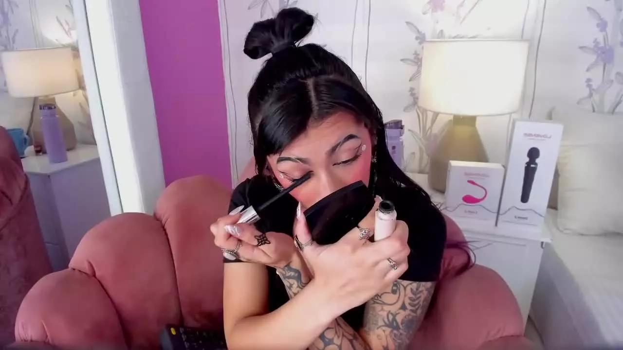MiaDevine webcams show profile image 