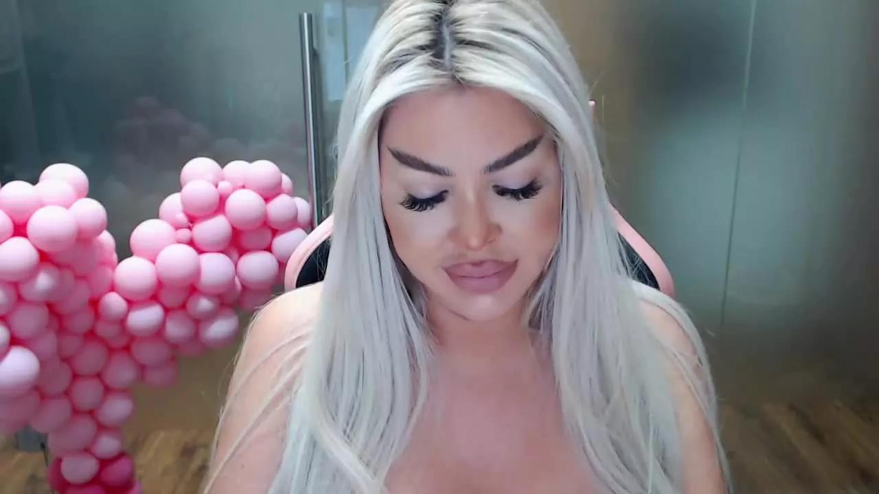 SarahStone69 from Streamray