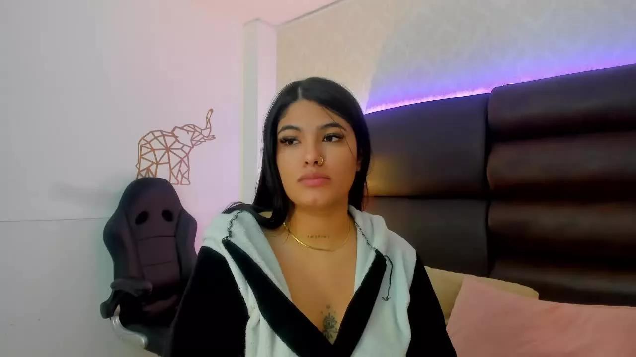 Thiana_Greey webcams show profile image 