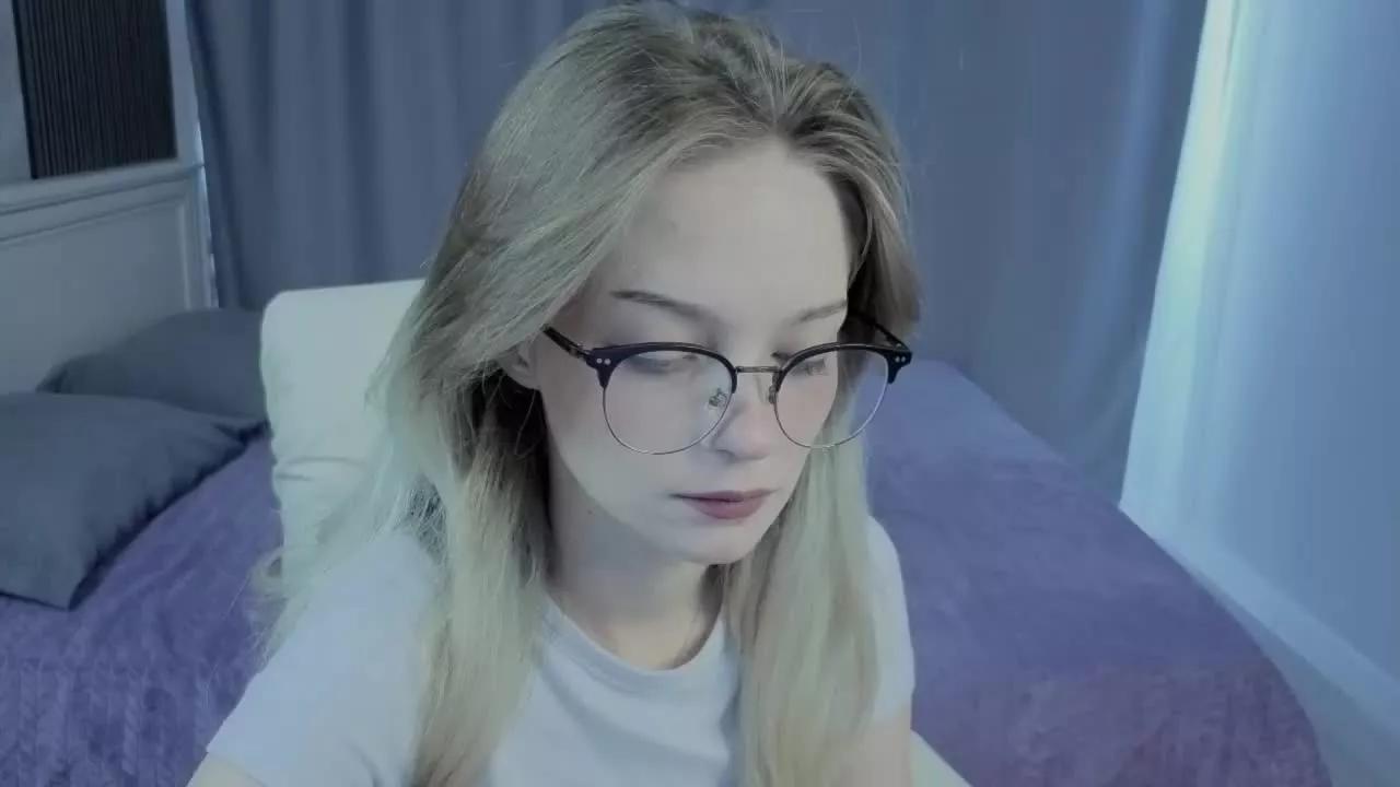 Vialeta_b webcams show profile image 