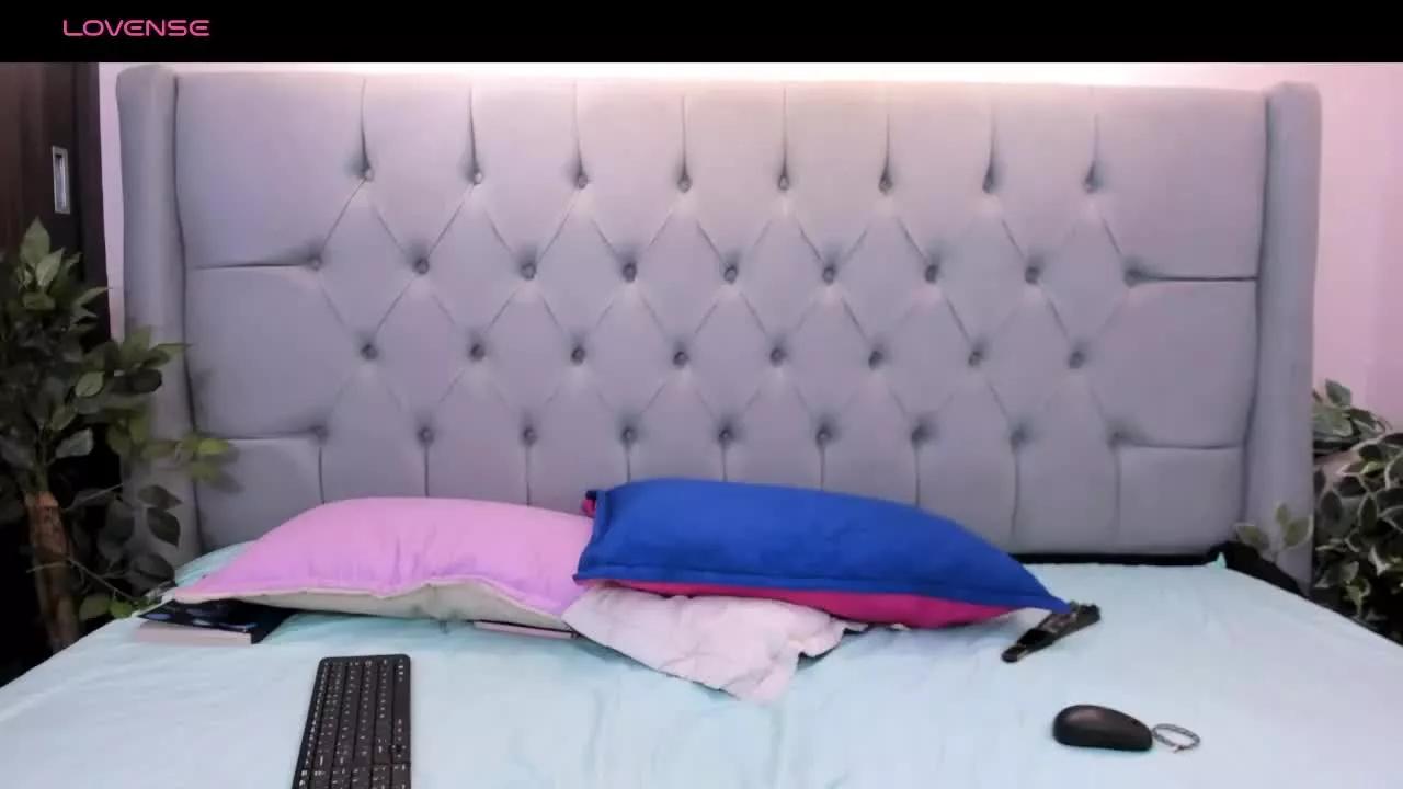 YulyCruz from Streamray