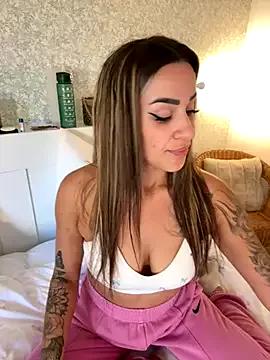 -Alisa from StripChat is Freechat