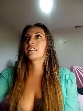 Discover our girls online shows and discover the company of countless livestreamers, with stunning shapes, sex toys and more.