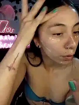 Discover our girls online shows and discover the company of countless livestreamers, with stunning shapes, sex toys and more.