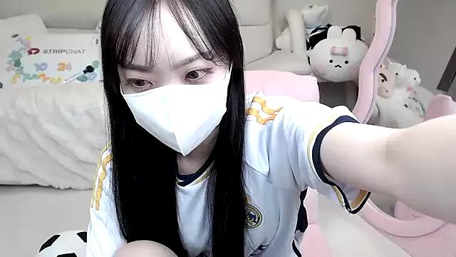 -momoo- webcams show profile image 