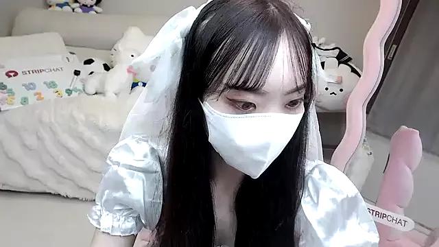 -momoo- from StripChat