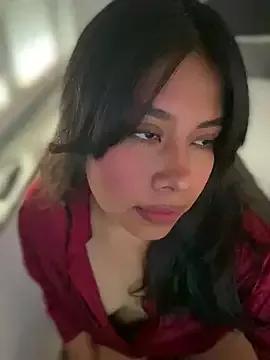 Discover our girls online shows and discover the company of countless livestreamers, with stunning shapes, sex toys and more.