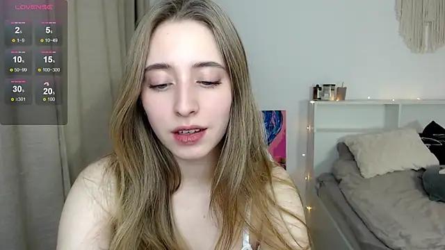 Discover our girls online shows and discover the company of countless livestreamers, with stunning shapes, sex toys and more.
