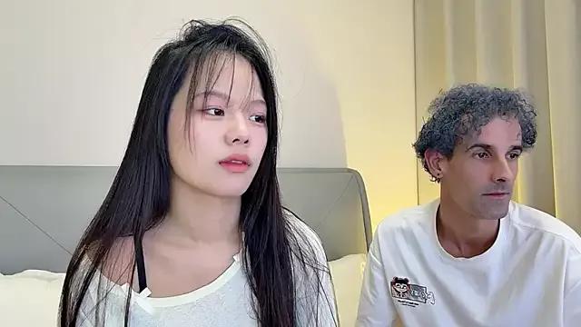 Discover our girls online shows and discover the company of countless livestreamers, with stunning shapes, sex toys and more.