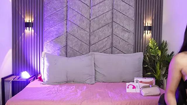 Discover our girls online shows and discover the company of countless livestreamers, with stunning shapes, sex toys and more.