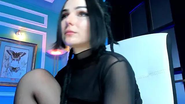 Discover our girls online shows and discover the company of countless livestreamers, with stunning shapes, sex toys and more.