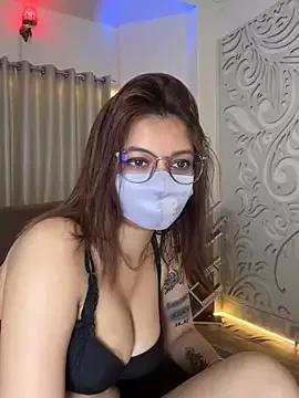 Discover our girls online shows and discover the company of countless livestreamers, with stunning shapes, sex toys and more.