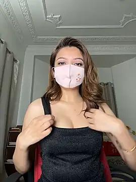 Discover our girls online shows and discover the company of countless livestreamers, with stunning shapes, sex toys and more.