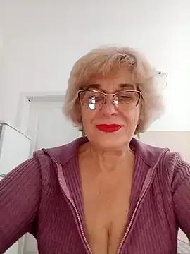 Discover our girls online shows and discover the company of countless livestreamers, with stunning shapes, sex toys and more.