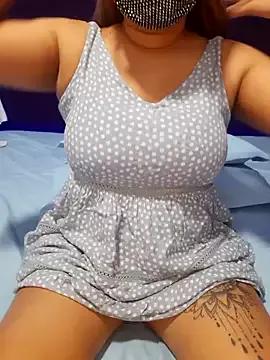 Discover our girls online shows and discover the company of countless livestreamers, with stunning shapes, sex toys and more.