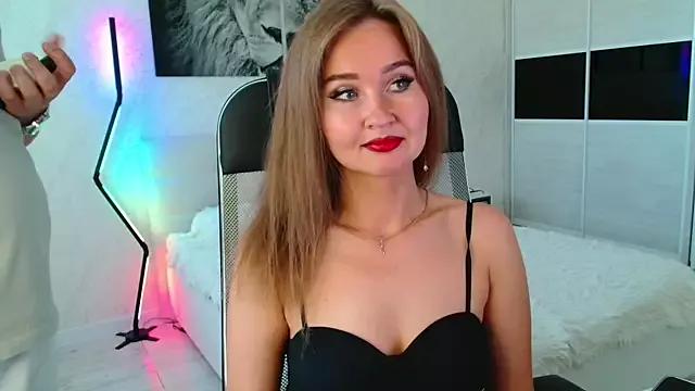 Discover our girls online shows and discover the company of countless livestreamers, with stunning shapes, sex toys and more.