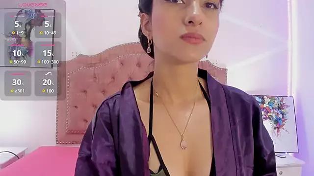 Discover our girls online shows and discover the company of countless livestreamers, with stunning shapes, sex toys and more.