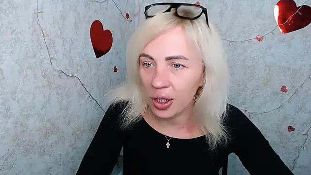 _AmandaGold_ from StripChat