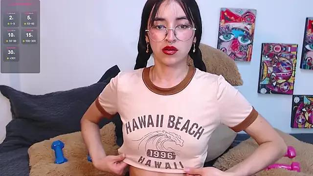 Discover our girls online shows and discover the company of countless livestreamers, with stunning shapes, sex toys and more.