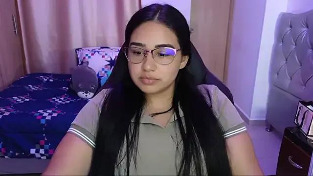 Discover our girls online shows and discover the company of countless livestreamers, with stunning shapes, sex toys and more.