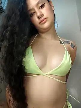 Discover our girls online shows and discover the company of countless livestreamers, with stunning shapes, sex toys and more.