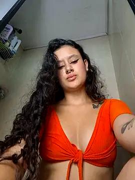 Discover our girls online shows and discover the company of countless livestreamers, with stunning shapes, sex toys and more.