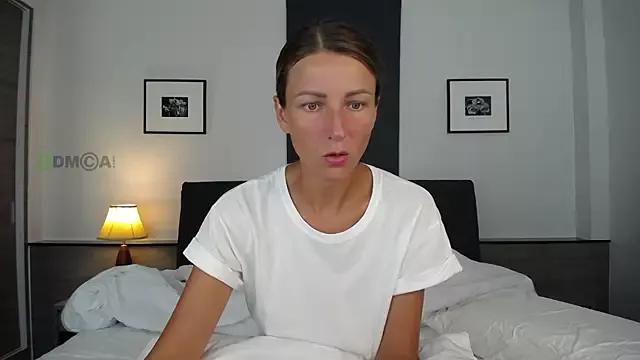 Discover our girls online shows and discover the company of countless livestreamers, with stunning shapes, sex toys and more.