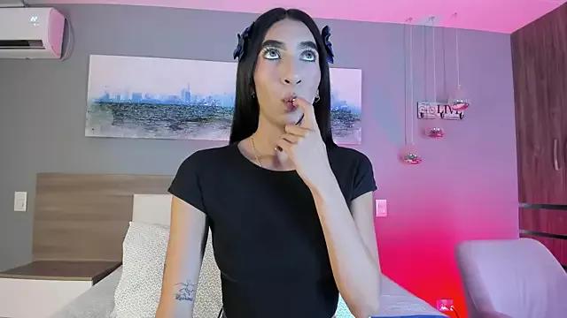 Discover our girls online shows and discover the company of countless livestreamers, with stunning shapes, sex toys and more.