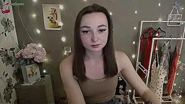Discover our girls online shows and discover the company of countless livestreamers, with stunning shapes, sex toys and more.
