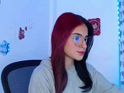 Discover our girls online shows and discover the company of countless livestreamers, with stunning shapes, sex toys and more.