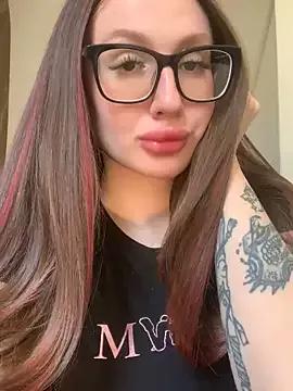 _BomBomCherry webcams show profile image 