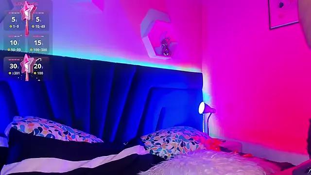 Discover our girls online shows and discover the company of countless livestreamers, with stunning shapes, sex toys and more.