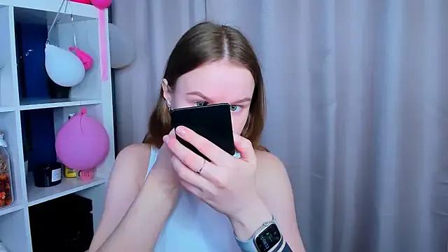 Discover our girls online shows and discover the company of countless livestreamers, with stunning shapes, sex toys and more.