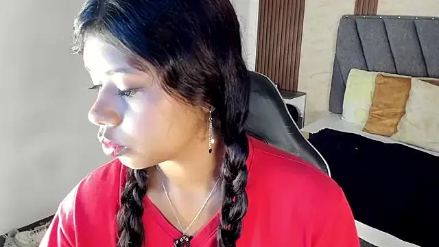 Discover our girls online shows and discover the company of countless livestreamers, with stunning shapes, sex toys and more.