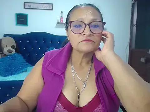 _Cristal from StripChat is Freechat