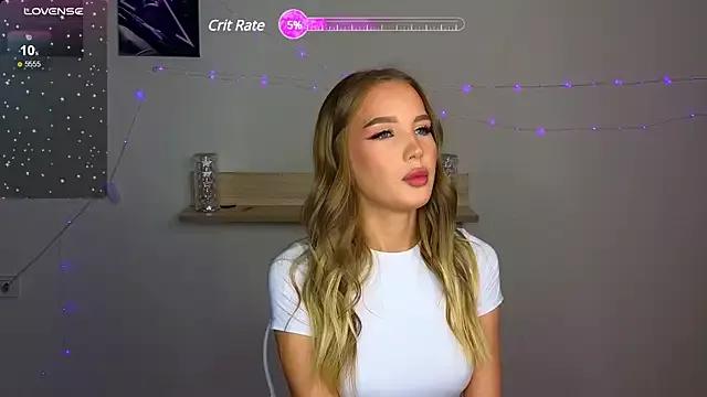 Discover our girls online shows and discover the company of countless livestreamers, with stunning shapes, sex toys and more.