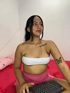 Discover our girls online shows and discover the company of countless livestreamers, with stunning shapes, sex toys and more.