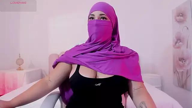 Discover our girls online shows and discover the company of countless livestreamers, with stunning shapes, sex toys and more.