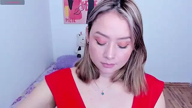 Discover our girls online shows and discover the company of countless livestreamers, with stunning shapes, sex toys and more.