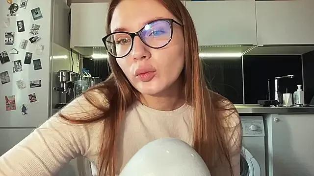 Discover our girls online shows and discover the company of countless livestreamers, with stunning shapes, sex toys and more.