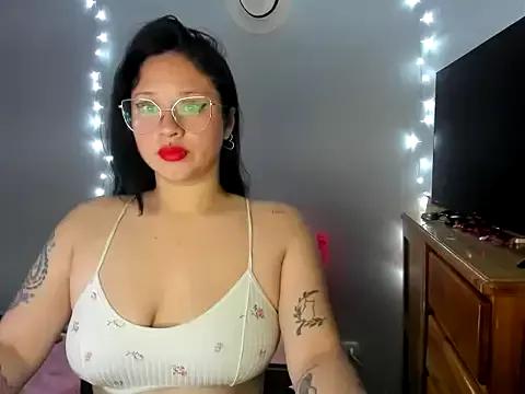 _Emily_vixen from StripChat is Freechat