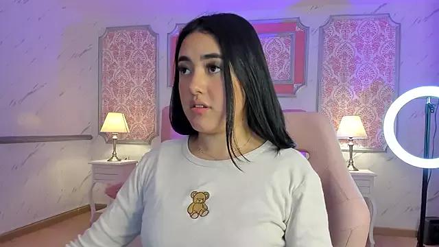 _EmmaAdamms from StripChat