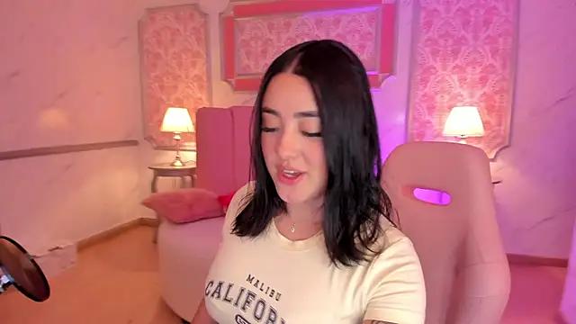 _EmmaAdamms from StripChat