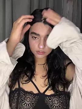 Discover our girls online shows and discover the company of countless livestreamers, with stunning shapes, sex toys and more.